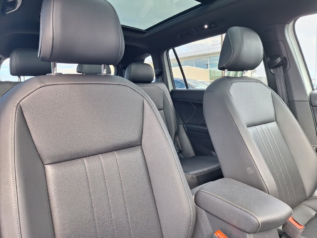 Used 2023 Volkswagen Tiguan SE R-Line FWD image 26