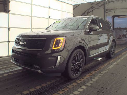 Used 2022 Kia Telluride SX w/ SX Prestige Package AWD/4WD image 2