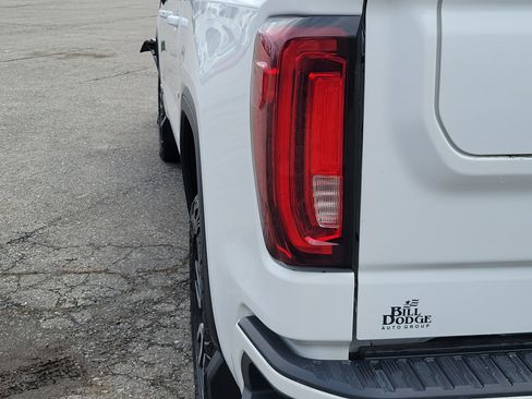 Used 2020 GMC Sierra 1500 AT4 w/ AT4 Preferred Package AWD/4WD image 11