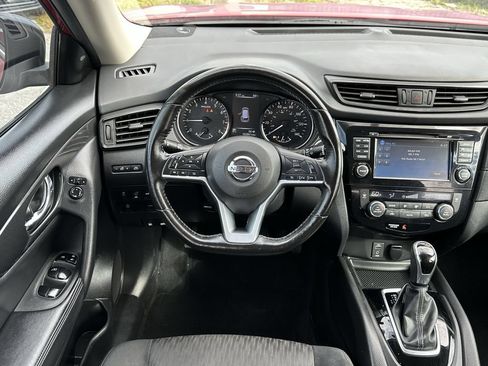 Used 2017 Nissan Rogue SV w/ SV Premium Package FWD image 15