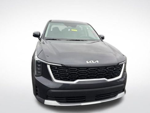 Used 2025 Kia Sorento LX image 7