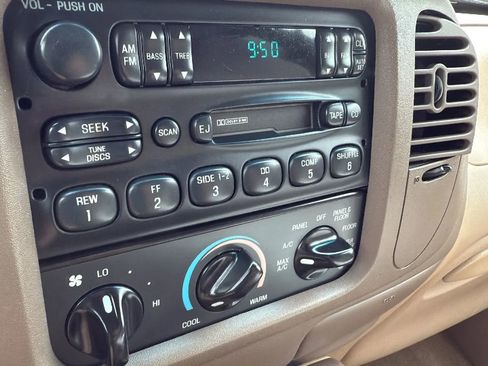 Used 1998 Ford Expedition 4WD image 32