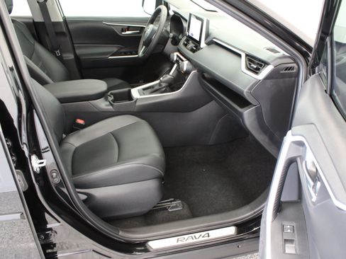 Used 2025 Toyota RAV4 XLE Premium FWD image 38