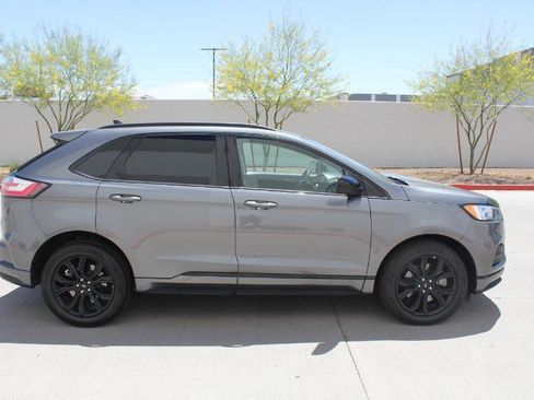 Used 2022 Ford Edge SE w/ Black Appearance Package AWD/4WD image 4
