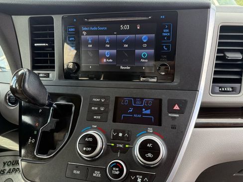Used 2017 Toyota Sienna XLE w/ XLE Navigation Package AWD/4WD image 18