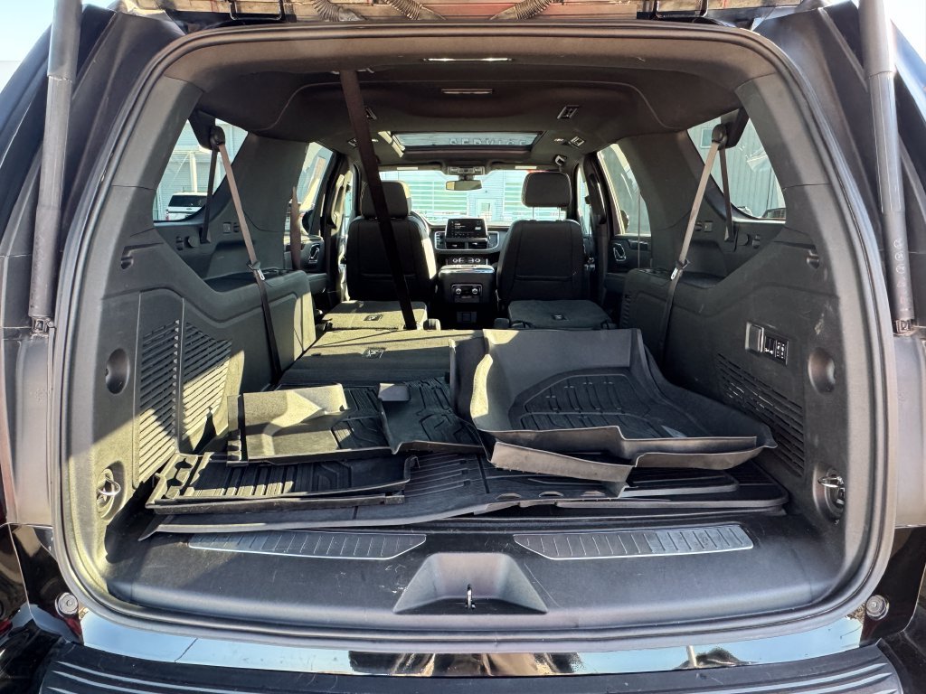 Used 2022 GMC Yukon XL AT4 AWD/4WD image 12