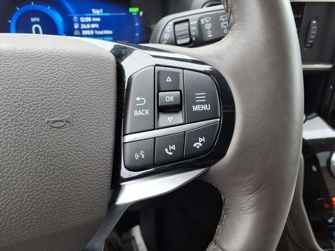 Used 2022 Ford Explorer Platinum w/ Premium Technology Package image 17