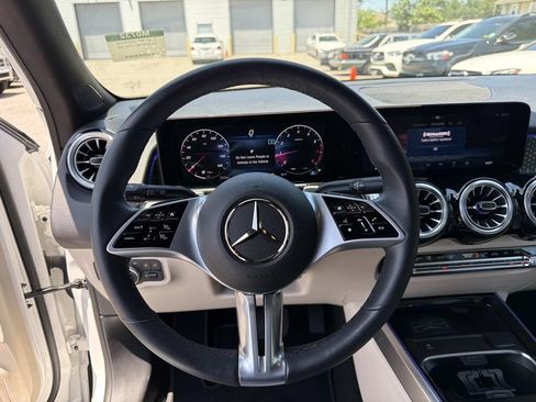 Used 2025 Mercedes-Benz GLB 250 image 21