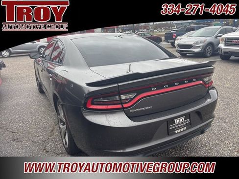 Used 2017 Dodge Charger SE image 7