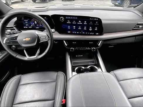 Used 2025 Chevrolet Suburban Premier AWD/4WD image 20