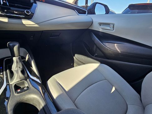 Used 2022 Toyota Corolla LE image 11