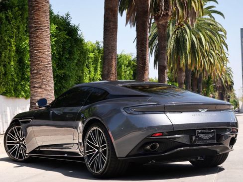 Used 2024 Aston Martin DB12 Coupe RWD image 2