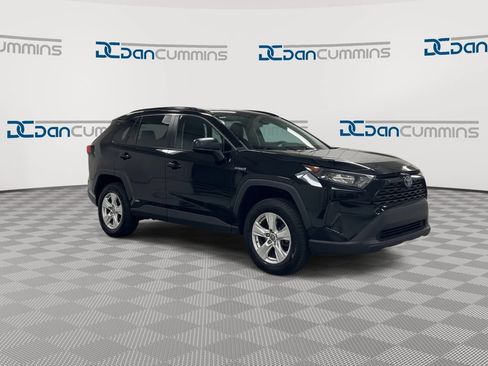 Used 2021 Toyota RAV4 LE AWD/4WD image 2