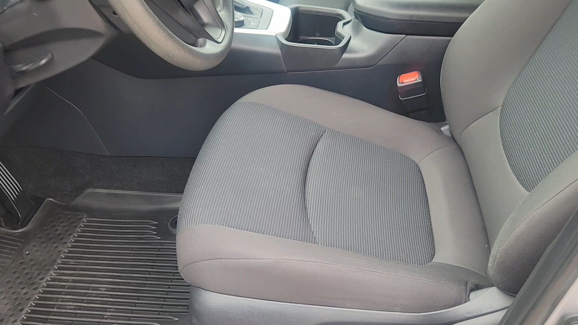 Used 2025 Toyota RAV4 LE AWD/4WD image 27
