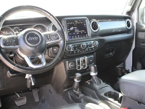 Used 2022 Jeep Wrangler Unlimited Sahara AWD/4WD image 13