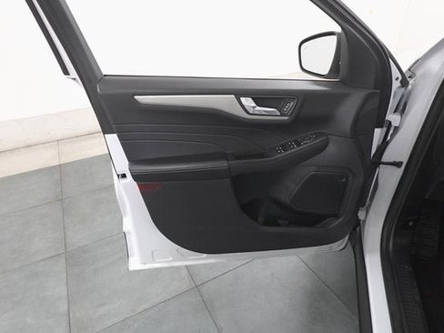 Used 2021 Ford Escape SE image 7