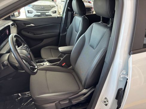 Used 2025 Buick Encore GX Preferred FWD image 37