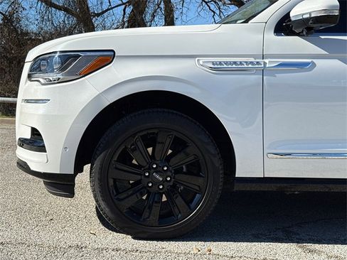 Used 2024 Lincoln Navigator Reserve image 5