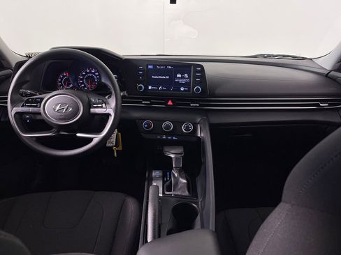 Used 2021 Hyundai Elantra SE FWD image 14
