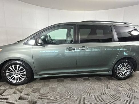 Used 2019 Toyota Sienna XLE FWD image 5