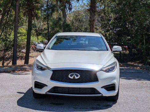 Used 2018 INFINITI QX30 image 2