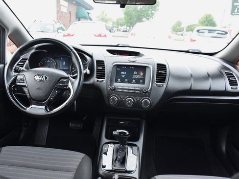 Used 2017 Kia Forte S FWD image 15