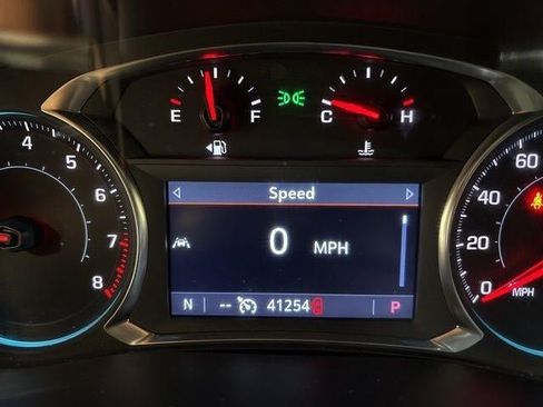 Used 2023 Chevrolet Traverse LT FWD image 17