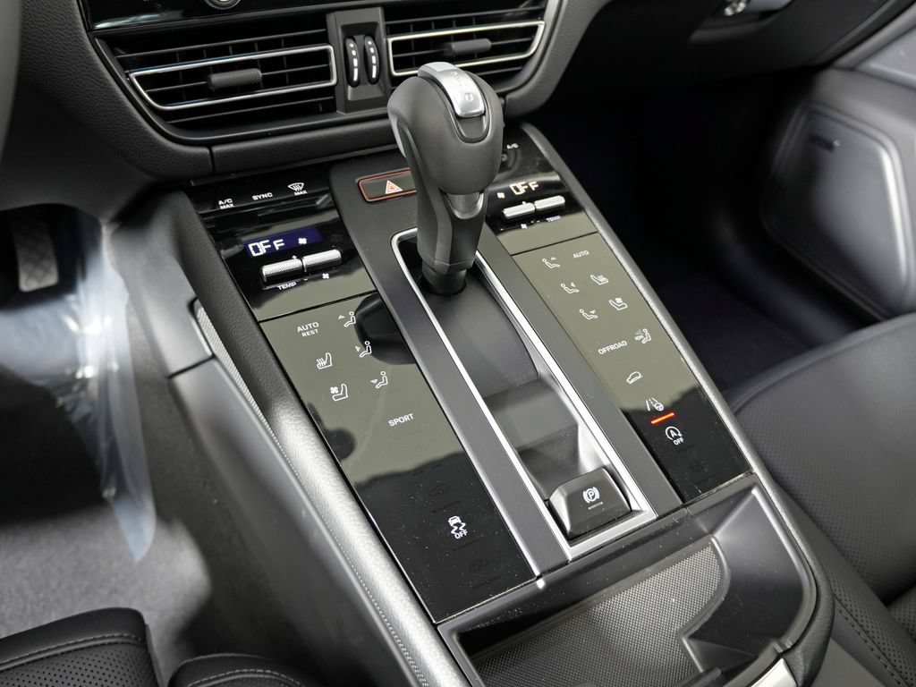 Used 2026 Porsche Macan AWD/4WD image 28