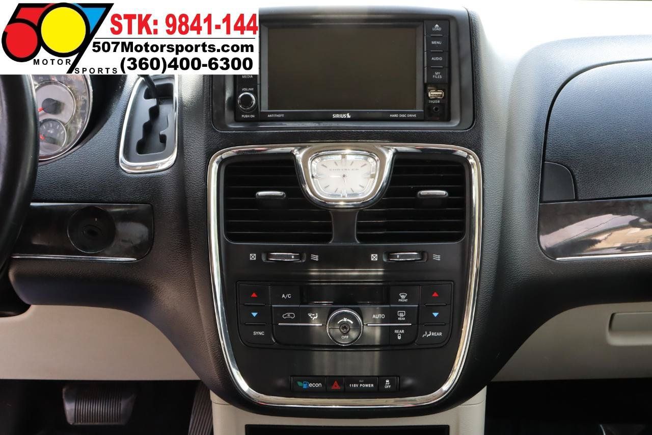 Used 2014 Chrysler Town & Country Touring-L FWD image 18