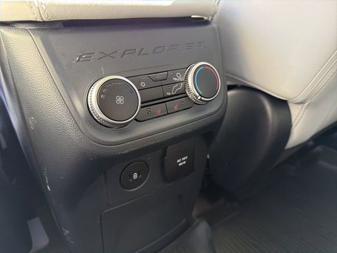 Used 2025 Ford Explorer Platinum w/ Ultimate Package image 27
