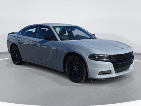 Used 2022 Dodge Charger SXT w/ Blacktop Package image 3