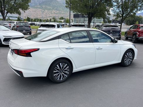 Used 2025 Nissan Altima 2.5 SV FWD image 7