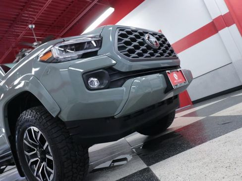 Used 2022 Toyota Tacoma TRD Sport w/ Technology Package RWD image 33