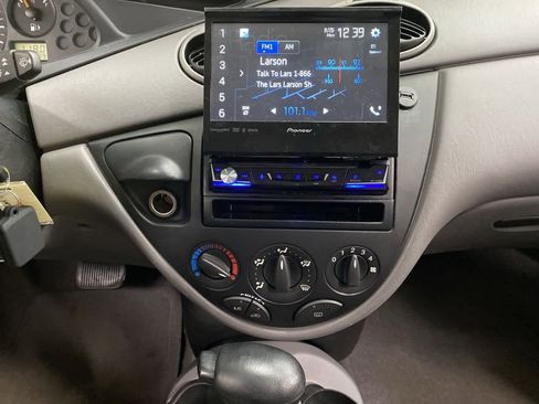 Used 2003 Ford Focus SE image 24