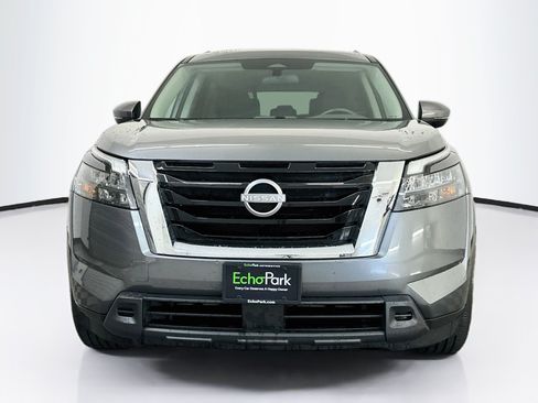 Used 2025 Nissan Pathfinder SV AWD/4WD image 2