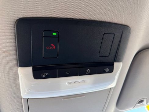 Used 2025 Nissan Pathfinder SL FWD image 29