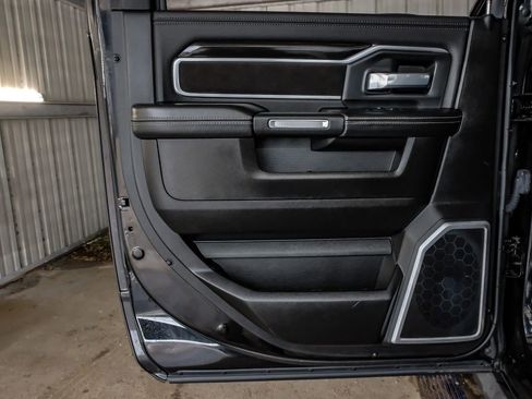 Used 2019 RAM 2500 Laramie w/ Black Appearance Package AWD/4WD image 46