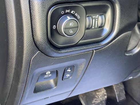 Used 2019 RAM 1500 Big Horn image 18