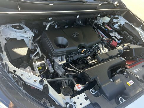 Used 2021 Toyota RAV4 XLE image 40