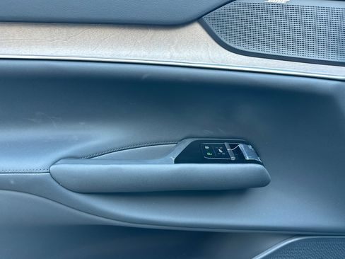 New 2025 Volvo EX90 Plus AWD/4WD image 9