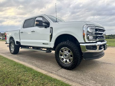 Used 2024 Ford F250 Lariat w/ Chrome Package image 3