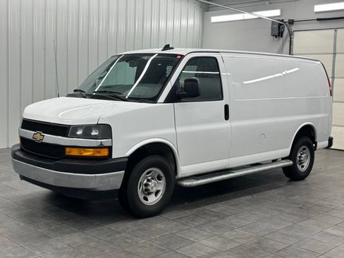 Used 2024 Chevrolet Express 2500 w/ Driver Convenience Package RWD image 5