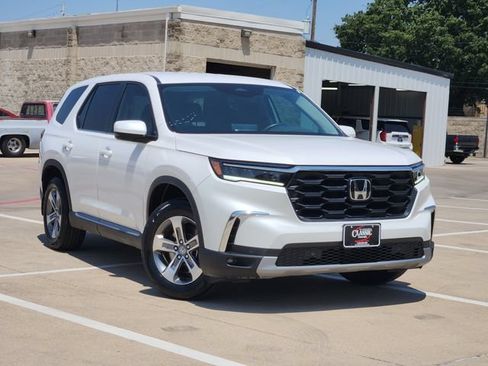 Used 2025 Honda Pilot EX-L image 2