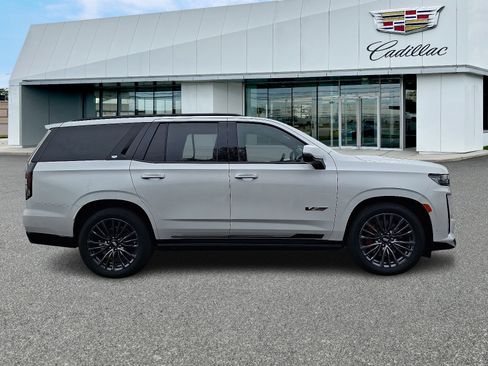 Certified 2024 Cadillac Escalade V w/ Heavy-Duty Trailer Package image 6