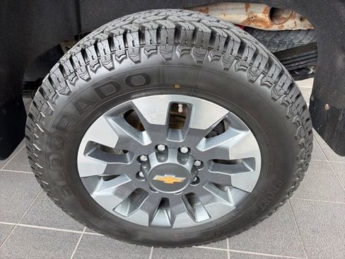 Used 2023 Chevrolet Silverado 2500 LT w/ Convenience Package AWD/4WD image 6