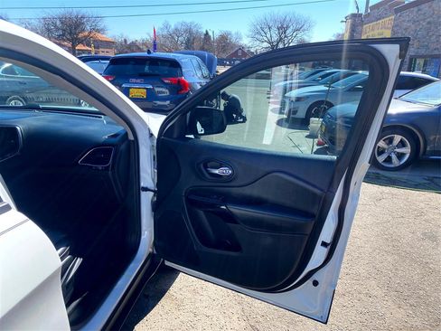 Used 2020 Jeep Cherokee Latitude Plus image 20