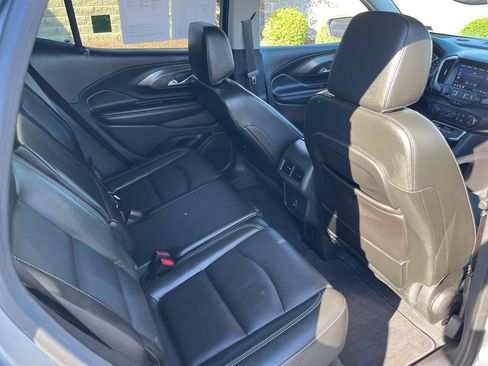 Used 2024 GMC Terrain SLT image 14