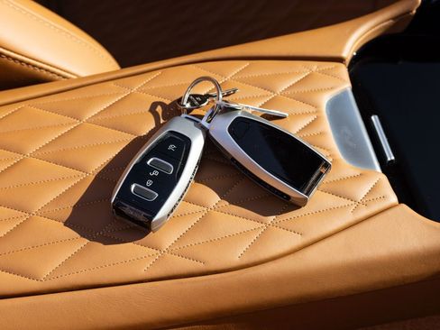 Used 2025 Aston Martin DB12 Volante image 60