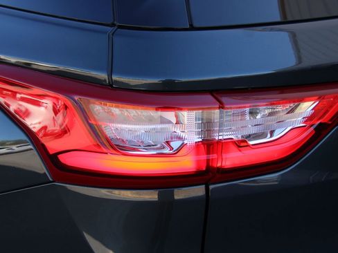 Used 2021 Chevrolet Traverse RS image 11