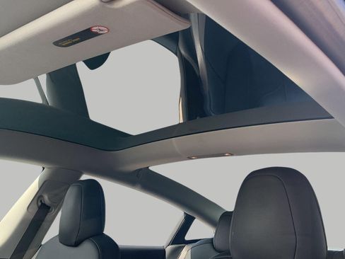 Used 2018 Tesla Model 3 Long Range RWD image 15